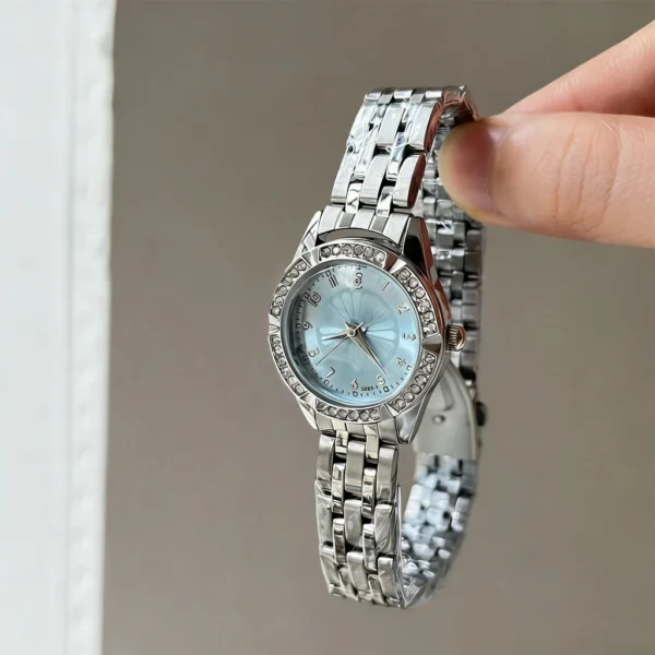 cn-11134207-820l4-mlbob3748k5h5f.webp Random Women Diamond Quartz Watch