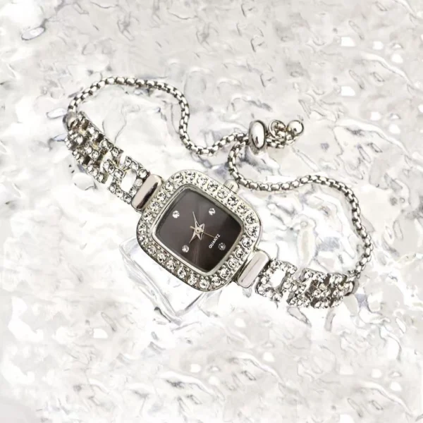 sg-11134201-825zn-mj9hdaby2dq89e.webp Women Square Diamond Bracelet Watch